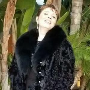 Meet your Posher, Elena